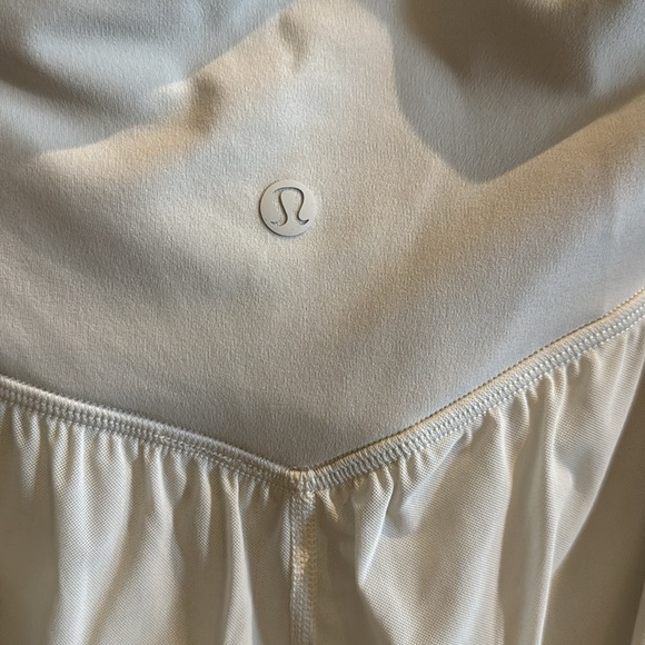 Lululemon Nulu and mesh high rise yoga short 3.5 - Picture 3 of 3